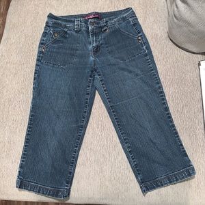 Cute Gloria Vanderbilt short jeans size 8